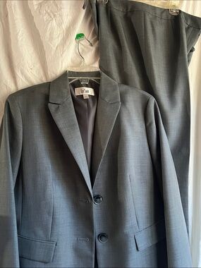 Le Suit Women's Gray Two-Button Blazer and Pants Set